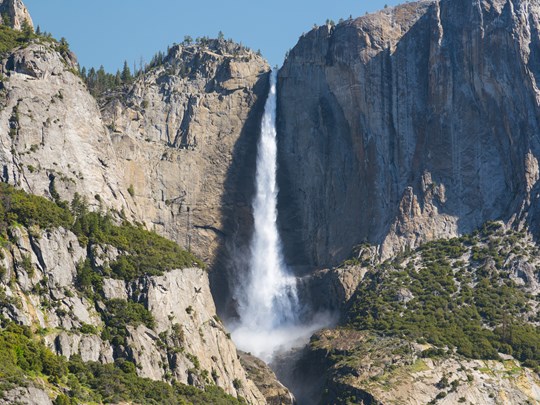 Parc national de Yosemite, renommé pour ses chutes d'eau imposantes