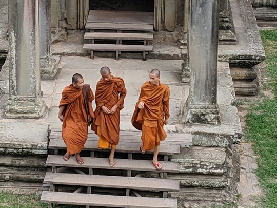 Les moines des temples d'Angkor