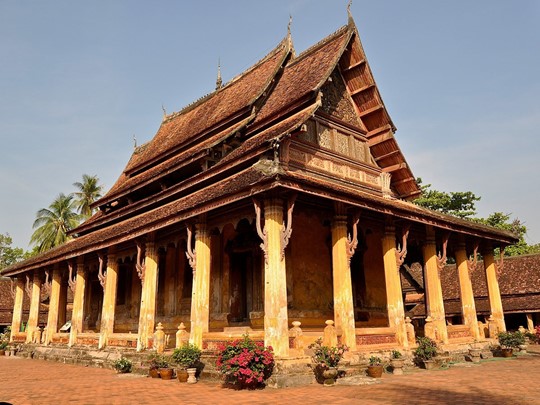 Visite du Wat Sisaket, le temple le plus ancien de la ville de Vientiane