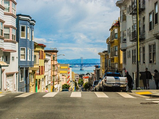 Vue des rues en pente de San Francisco
