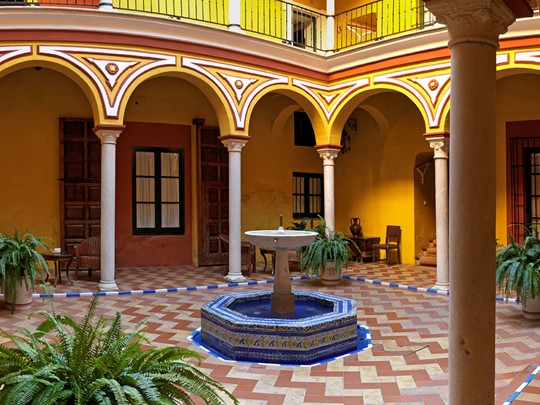 Le patio de l'hôtel Las Casas de la Juderia en Espagne