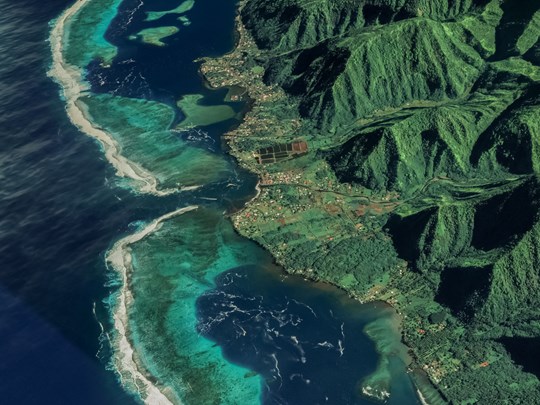 Le littoral et la célèbre vague de Teahupoo