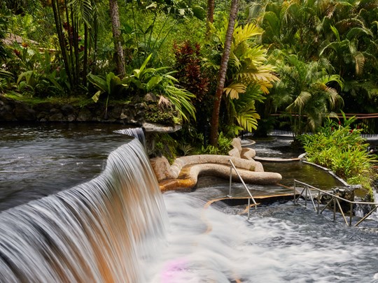 Délassez-vous dans les sources d'eau chaude à la Fortuna