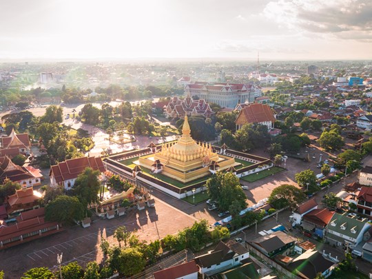 Vientiane, entre bâtiments anciens et temples