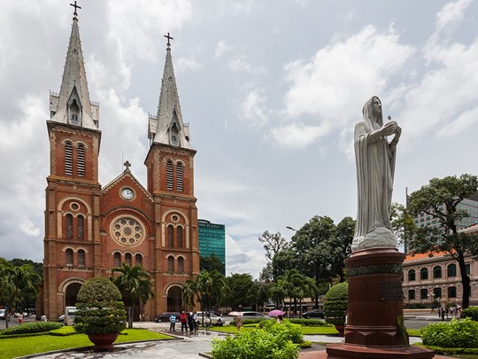Vue de la Cathédrale Notre-Dame situé au centre de Hô-Chi-Minh-Ville