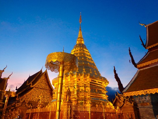Visitez le Wat Phrathat Doi Suthep, un magnifique temple bouddhiste