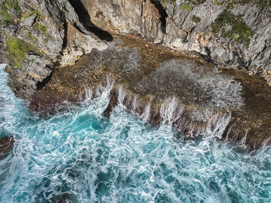 Rurutu, un atoll spectaculaire aux falaises impressionnante 