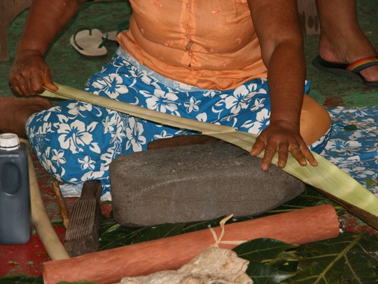 Visite du village d'Omoa où l'on fabrique du tapas