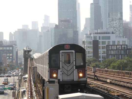 Métro new-yorkais : trajets simplifiés grâce à OMNY