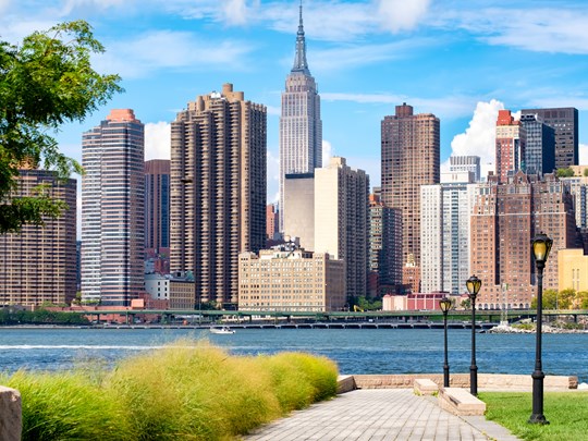 Skyline de Midtown en juillet depuis Queens