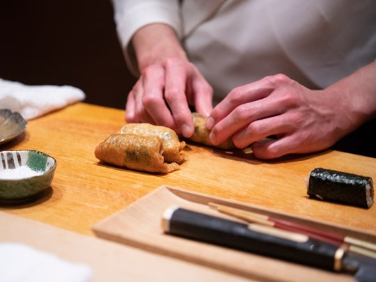 L’art du sushi Edomae au restaurant Sushi Arai