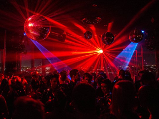 DJ internationaux et ambiance électrique