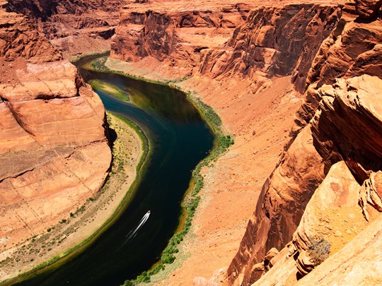 Un fleuve qui dessine un immense fer à cheval
