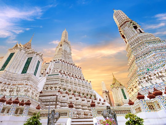 Le Wat Arun et ses mosaïques de porcelaine multicolores