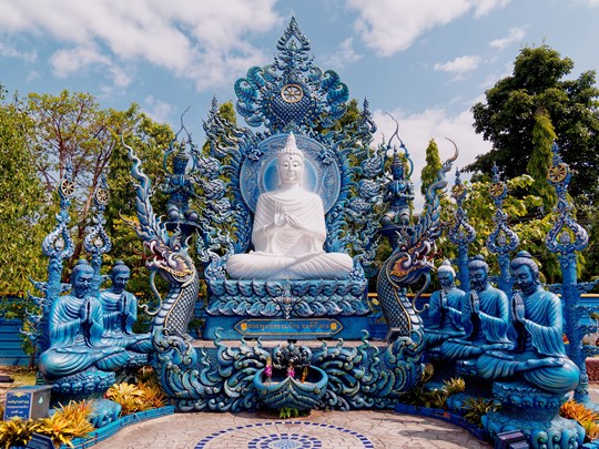 Wat Rong Suea Ten, pureté bleue et dorure divine