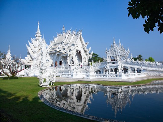 Temple blanc immaculé, vision artistique du divin