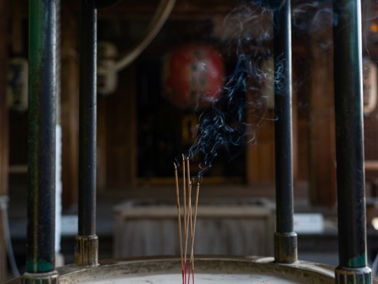 Les encens fumants