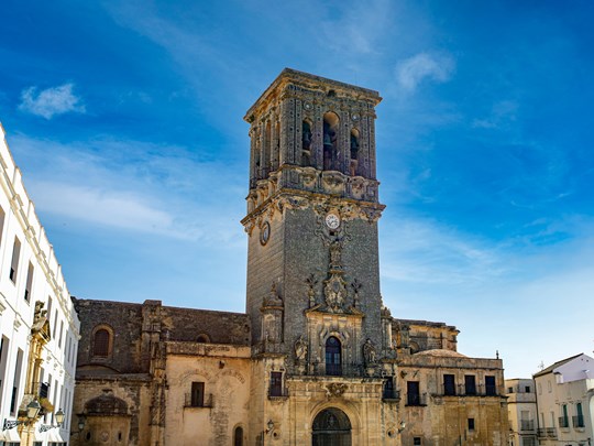 Observez la basilique Santa María de la Asunción