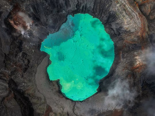 Le lac turquoise du Poás