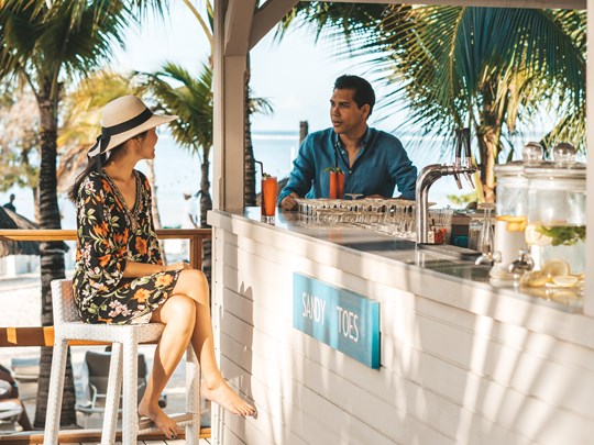 Désaltérez vous au Sandy Toes Bar