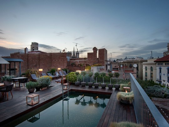 La superbe piscine du Mercer Hotel Barcelona situé en plein coeur du Barri Gotic
