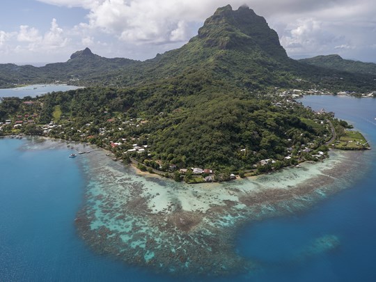 Découvrez un aperçu de la beauté préservée d’Huahine