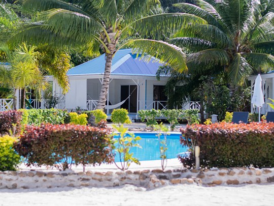 L'extérieur du Beach Bungalow de l'Opoa Beach Hôtel Raiatea