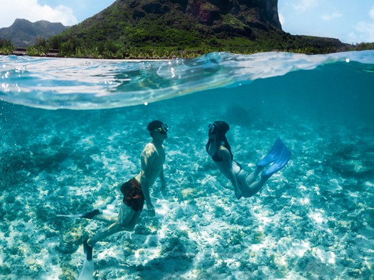 Faites du snorkeling dans les eaux cristallines