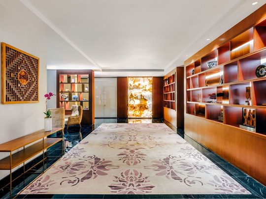 La bibliothèque de l'hôtel