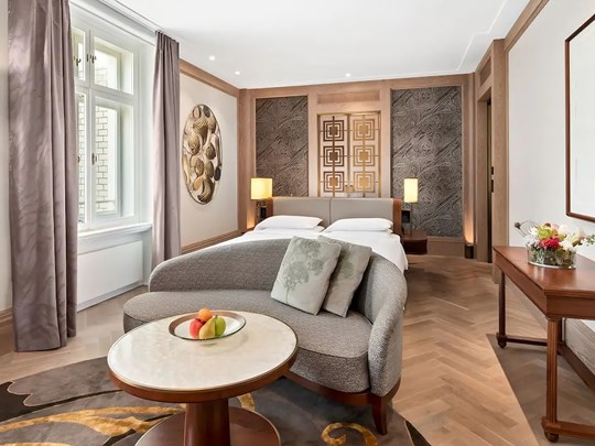 1 King Bed Premium