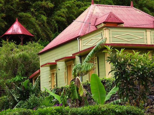 Découvrez les jolies cases de Hell-bourg
