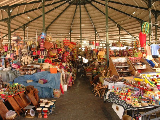 Découvrez le marché couvert de Saint Pierre