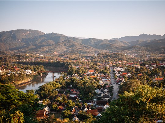 Profitez de la vue depuis le mont Phousi