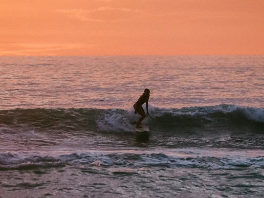 Essayez-vous au surf dans le Pacifique