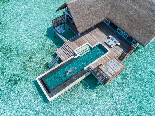 Une villa sur pilotis au Four Seasons Resort Maldives Landaa Giraavaru