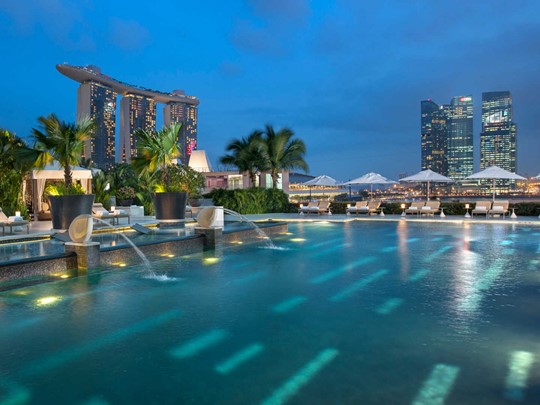 Mandarin Oriental Singapour, La piscine de l'hôtel & sa vue imprenable sur la ville