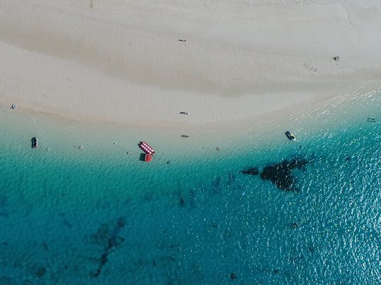 Promenez-vous sur les plages paradisiaques
