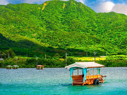 Faites un tour en bateau traditionnel