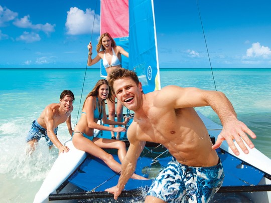 Profitez des nombreuses activités nautiques du Sandals Halcyon Beach