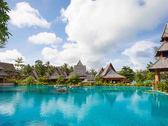 La piscine de l'hôtel Santhiya Koh Yao Yai Resort en Thailande