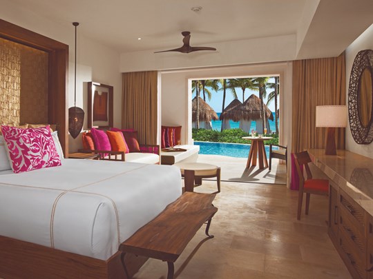 Romance Master Suite Ocean Front Swim Out