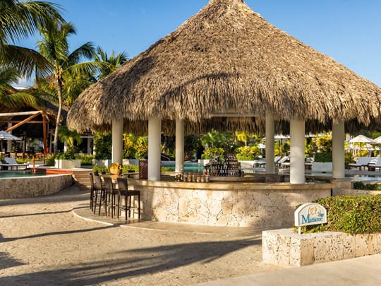 Savourez un cocktail au Manatees Bar