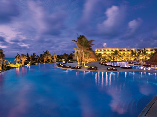 Autre vue de la piscine du Secrets Maroma à Cancun