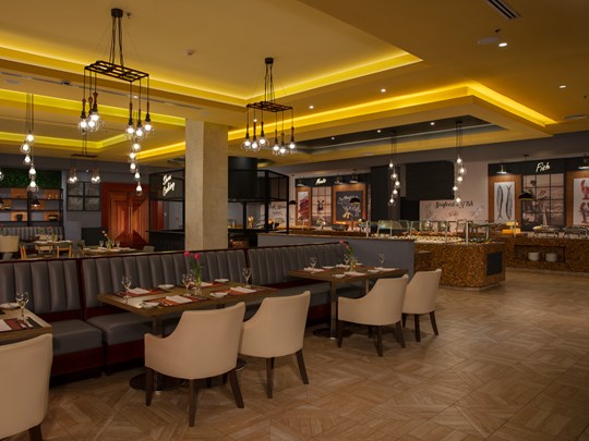 Un généreux buffet aux saveurs du monde au Market Café