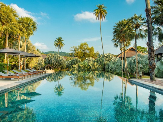 La piscine de l'hôtel The Slate Phuket en Thailande