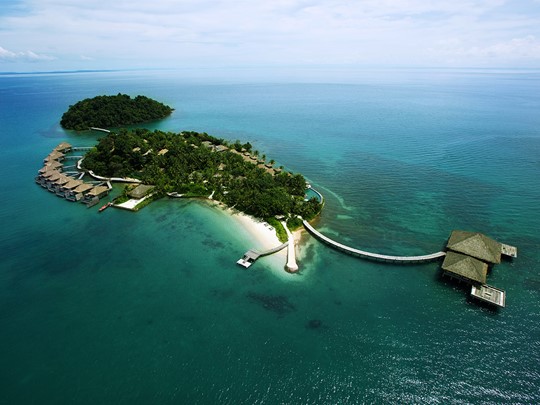 Vue aérienne du Song Saa Private Island situé sur les îles de Koh Ouen et de Koh Bong
