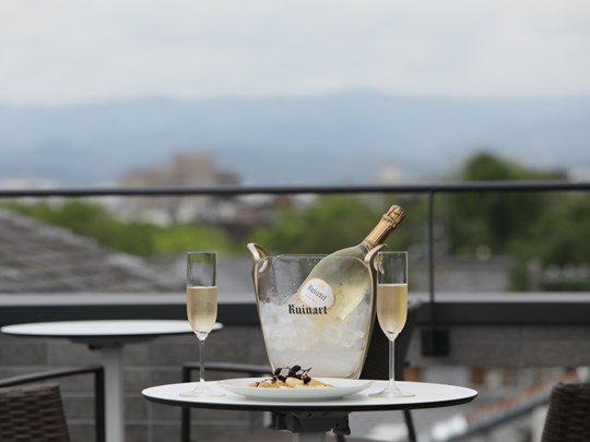 Profitez d'un instant rafraîchissant sur le rooftop