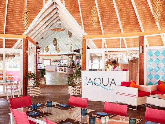 Saveurs internationales au restaurant The Aqua