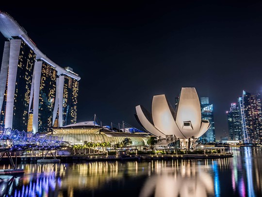 A la nuit tombée, Singapour reste animée