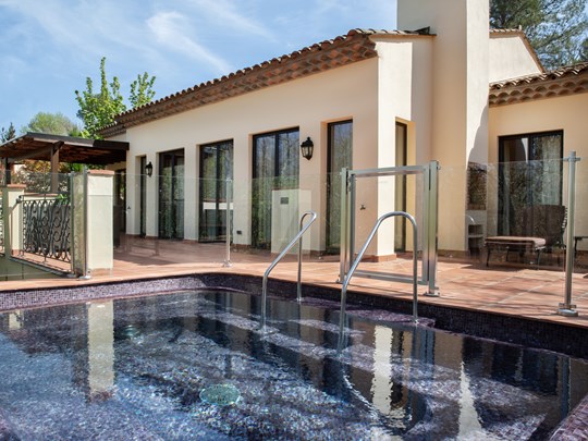La Villa Prestige et sa terrasse privée avec jacuzzi